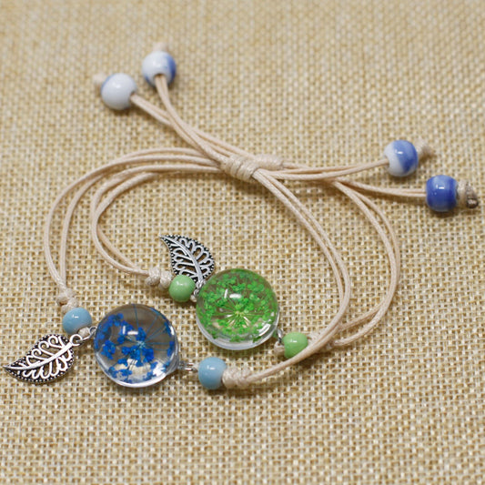 Pulsera de flores y hojas prensadas