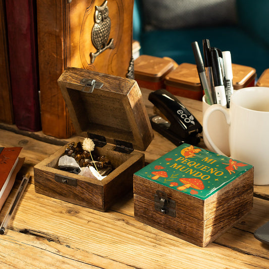 Caja pequeña de madera de mango esmaltada Mi Pequeño Mundo