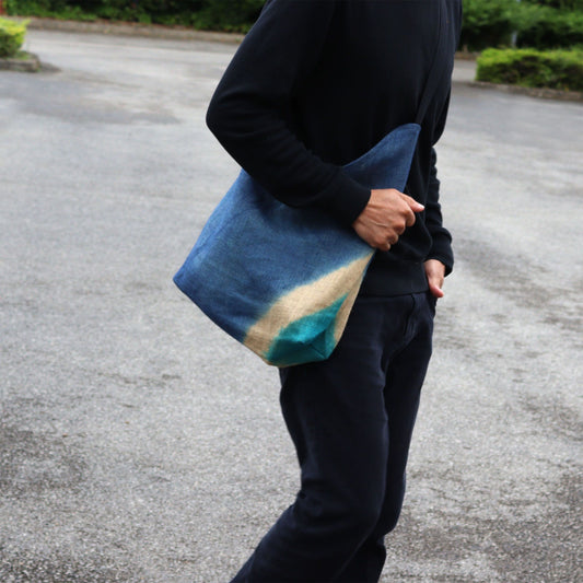 Bolso de hombro de tela suave en azul vaquero