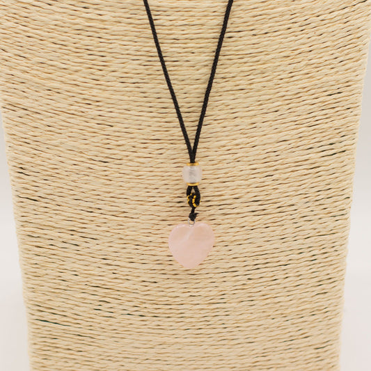 Collar de cuarzo rosa en forma de corazón con cordón ajustable