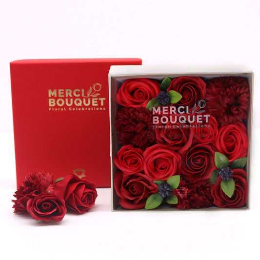 Caja cuadrada de rosas rojas clásicas de jabón