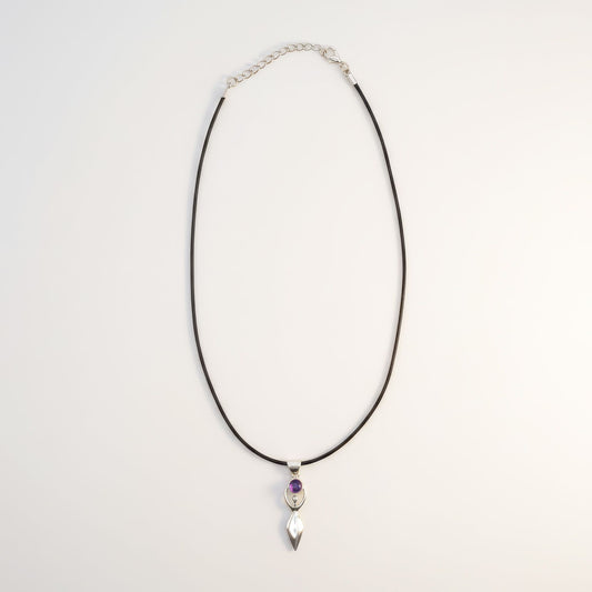Colgante Diosa con amatista y baño de plata, cordón de 45 cm
