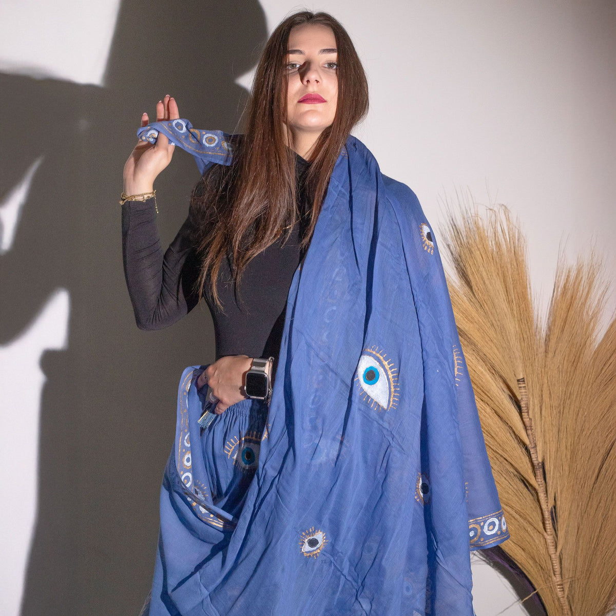 Colección Nómada Sari Mediterráneo - Pareo - Diseño de Peces en Azul Marino y Oro
