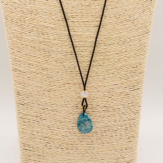 Collar de howlita natural en forma de lágrima con cordón ajustable